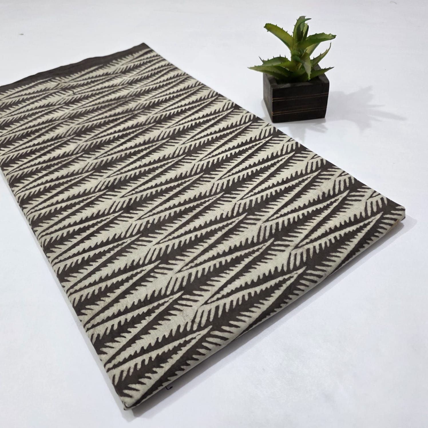 Zig Zag Organic Cotton Dabu Print Fabric for Clothing